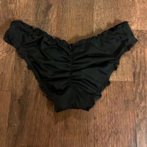 Black cheeky ruched bikini bottoms